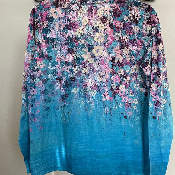 Floral V-Neck Women Top - Picture 3 of 3